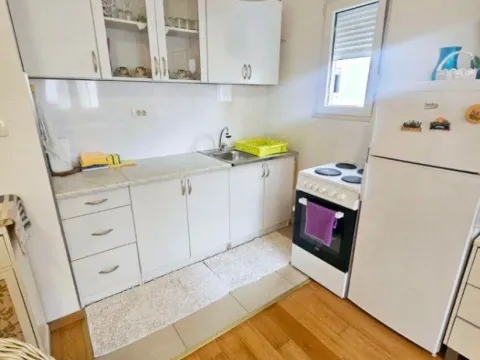 Izdavanje, jednosoban stan, 49m², Blok 9, Podgorica