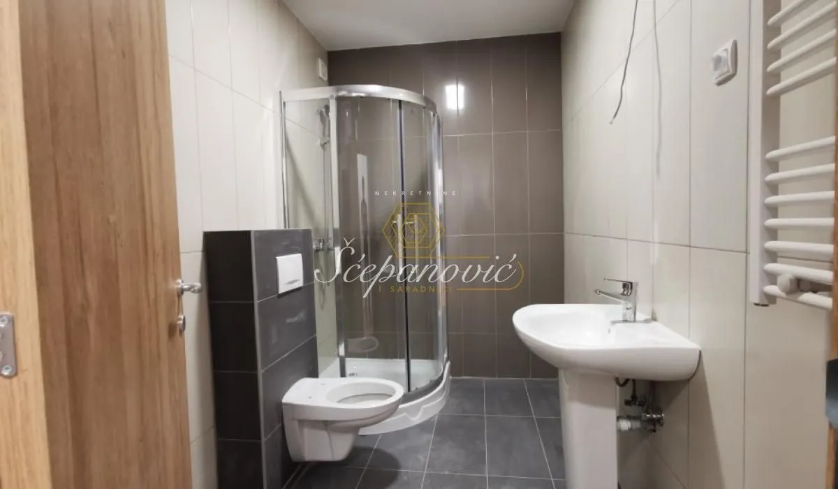 Prodaja, četvorosoban stan, 103m², Salajka, Novi Sad Sve Podlokacije