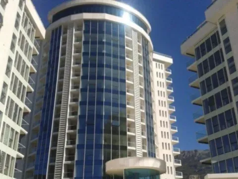 Izdavanje, jednosoban stan, 77m², Centar, Budva - image 1