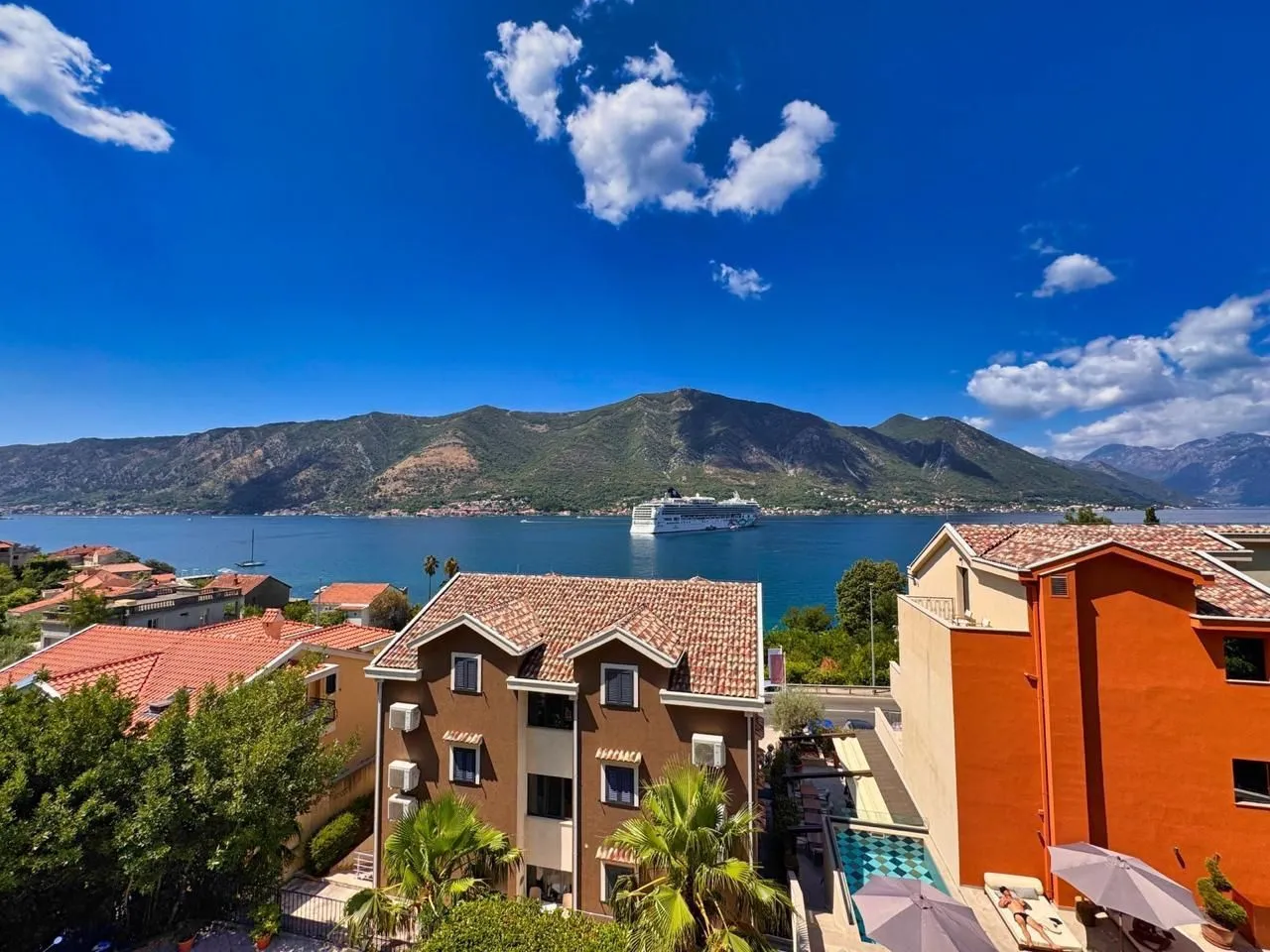 Prodaja, dvosoban stan, 82m², Dobrota, Kotor