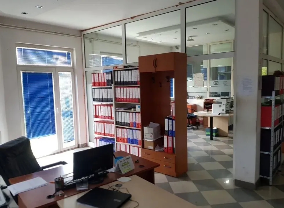 Izdavanje, poslovni prostor, 800m², Altina, Beograd