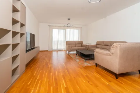 Rent, three bedroom apartment, 150m², Gorica C, Podgorica - image 2