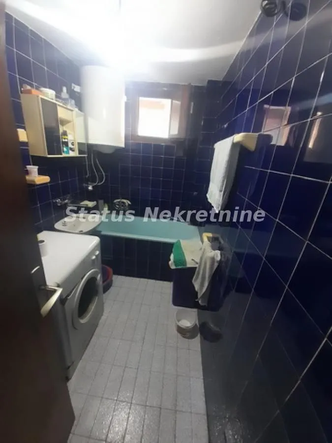 Prodaja, kuća, 180m², Centar, Inđija