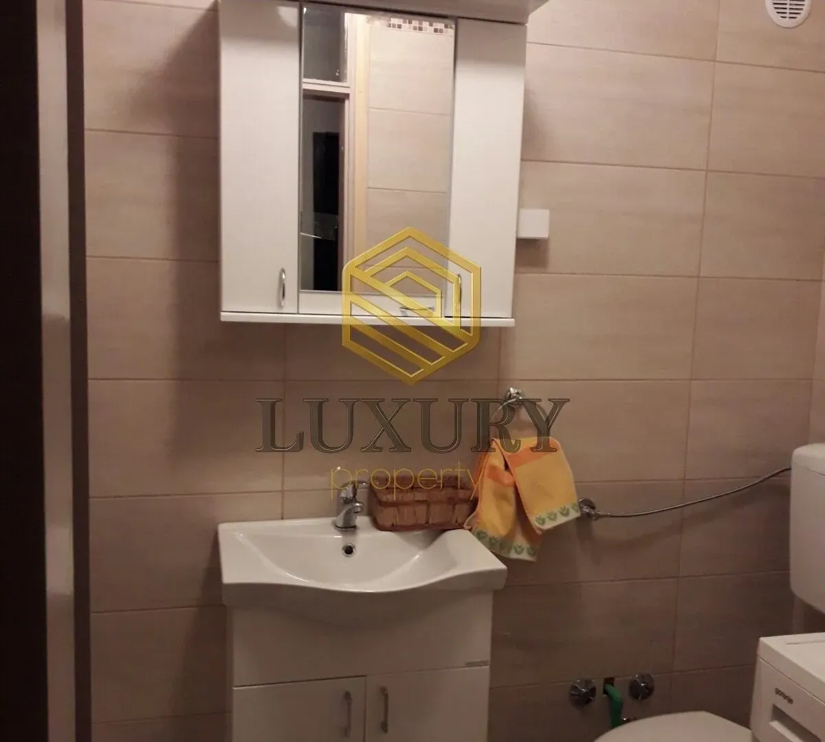 Prodaja, dvosoban stan, 60m², Blok 5, Podgorica