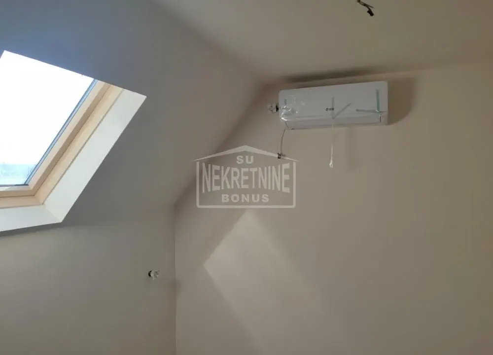 Izdavanje, kuća, 280m², Mali Bajmok, Subotica