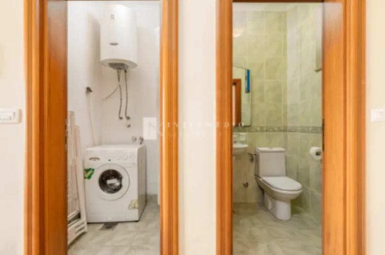 Izdavanje, jednosoban stan, 92m², Centar, Herceg Novi