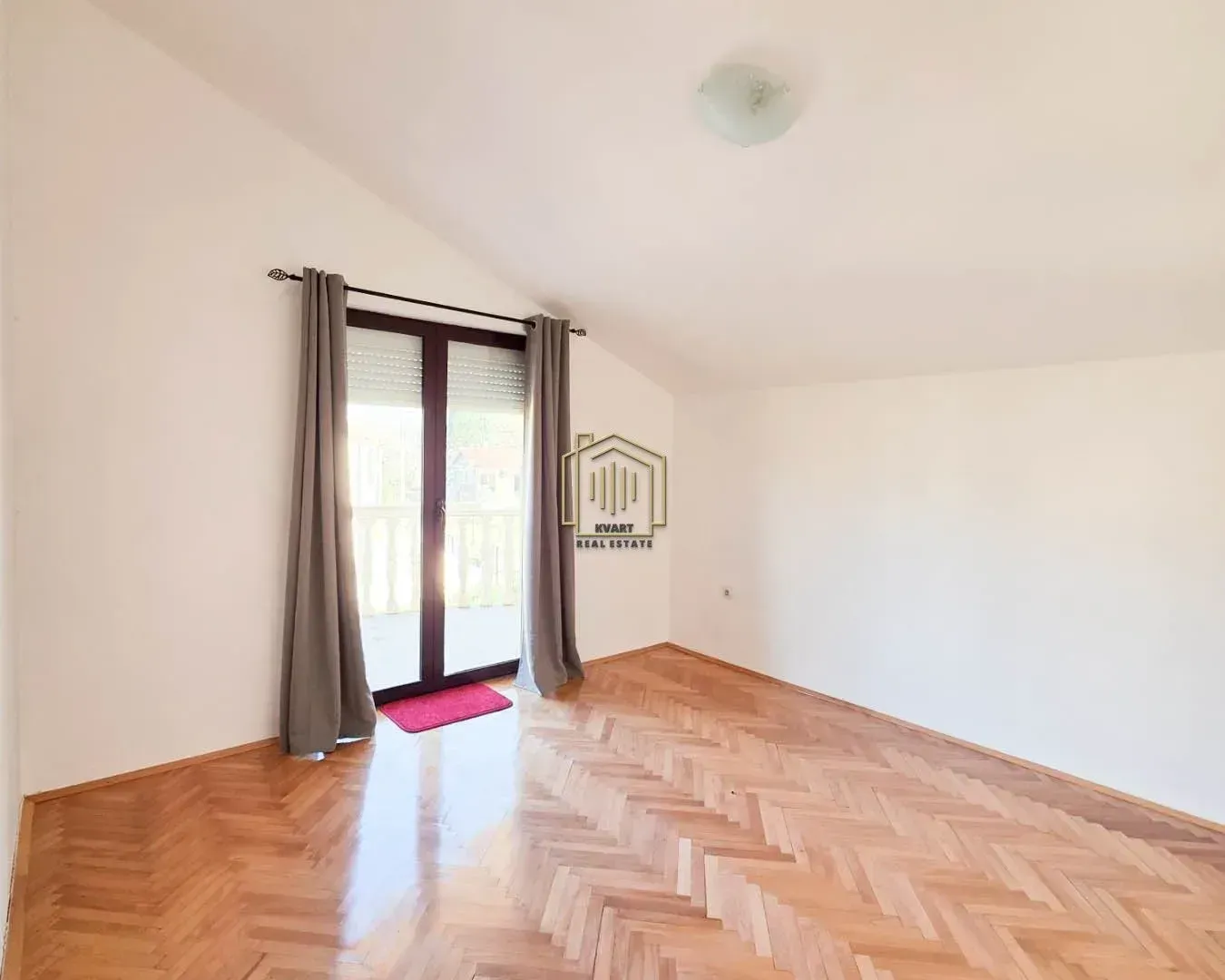 Prodaja, kuća, 350m², Zlatica, Podgorica