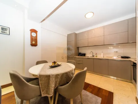 Izdavanje, dvosoban stan, 76m², Centar, Podgorica - image 4