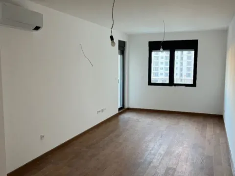 Prodaja, jednosoban stan, 52m², Tološka šuma, Podgorica - image 1