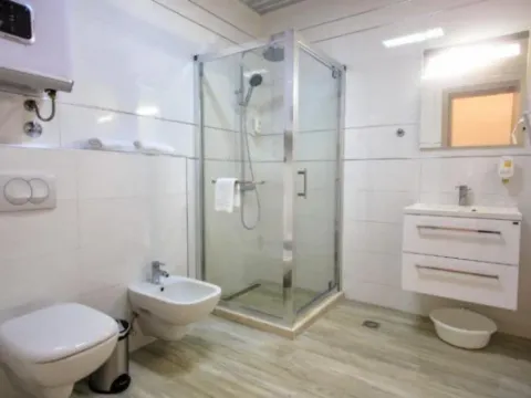 Izdavanje, jednosoban stan, 67m², Dobre Vode, Bar - image 9