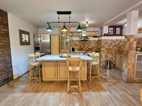 Izdavanje, kuća, 180m², Kalenić Pijaca, Vračar Sve Podlokacije - image 13