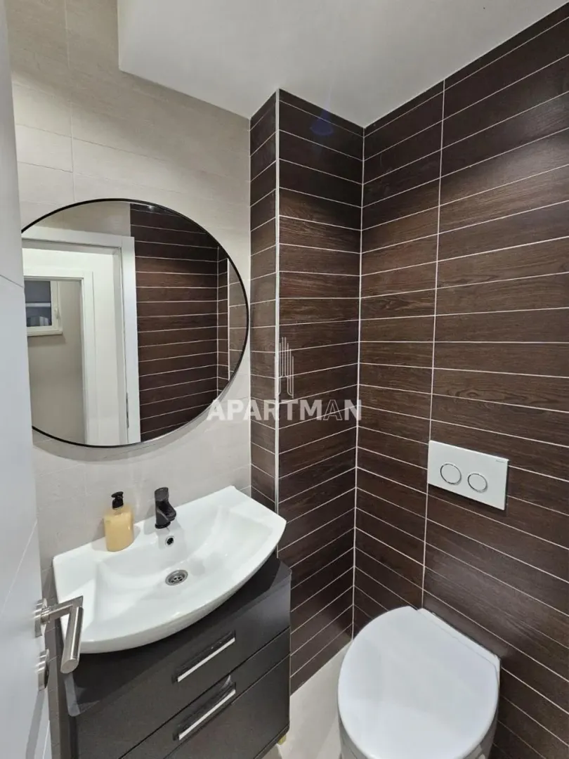 Izdavanje, trosoban stan, 80m², Vračar Sve Podlokacije, Beograd
