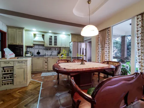 Sale, house, 405m², Stari Aerodrom, Podgorica - image 16