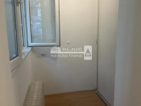 Rent, two bedroom apartment, 70m², Kalenić Pijaca, Vračar Sve Podlokacije - image 4