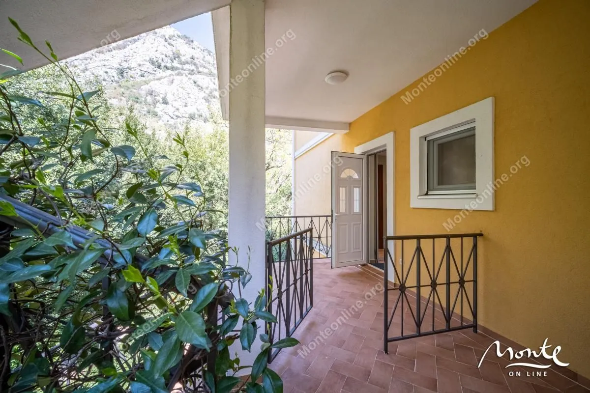 Prodaja, jednosoban stan, 63m², Orahovac, Kotor