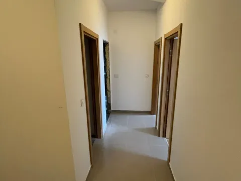 Prodaja, dvosoban stan, 72m², Stari Aerodrom, Podgorica - image 3