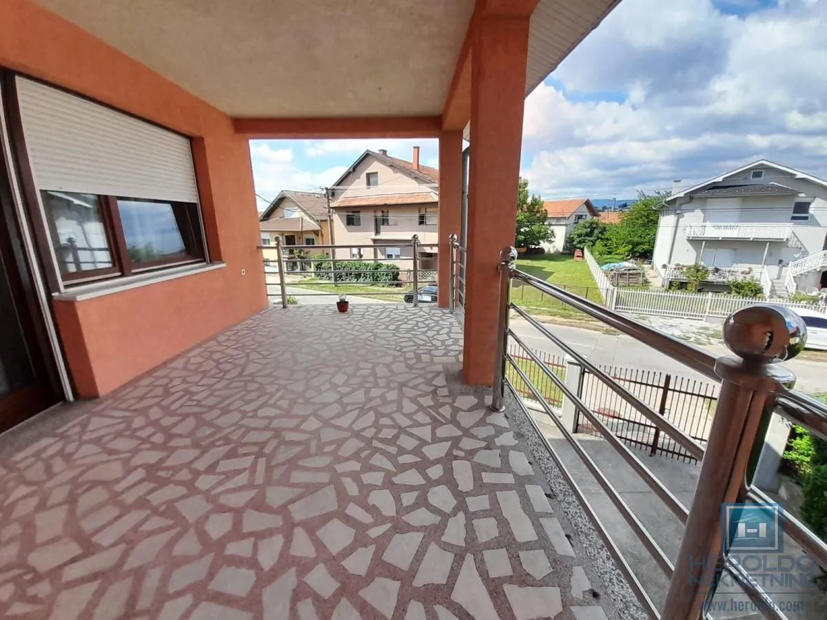 Sale, house, 180m², Centar, Ćuprija