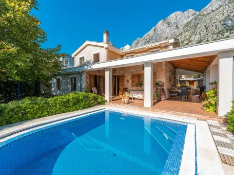 Prodaja, kuća, 305m², Orahovac, Kotor