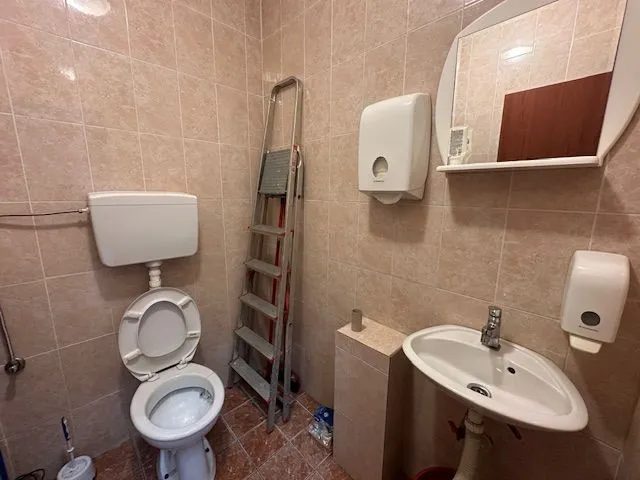 Rent, office space, 81m², Krivi Most, Podgorica