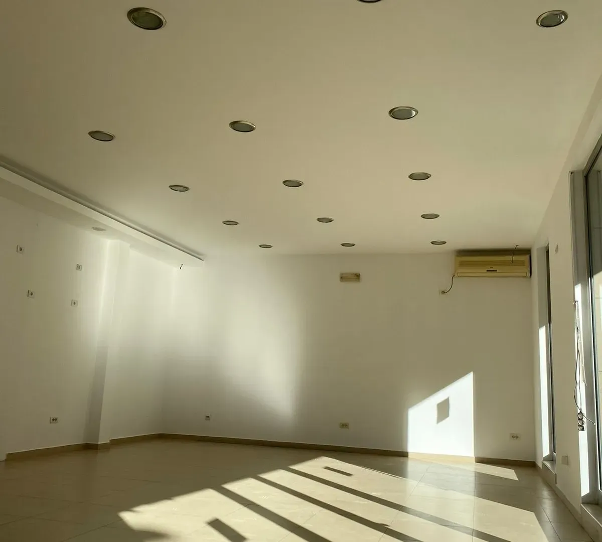 Rent, office space, 145m², City Kvart, Podgorica