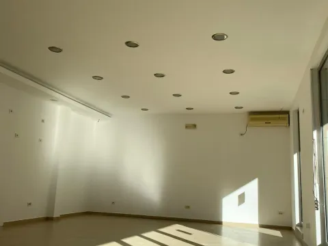 Izdavanje, poslovni prostor, 145m², City Kvart, Podgorica - image 10