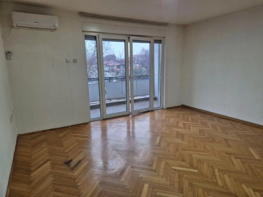 Izdavanje, dvosoban stan, 80m², Stara Varoš, Podgorica