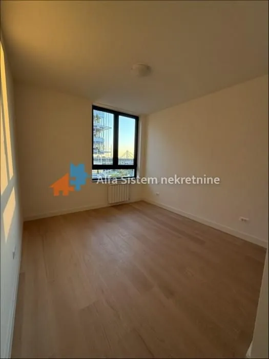 Izdavanje, trosoban stan, 71m², Savski Venac, Beograd