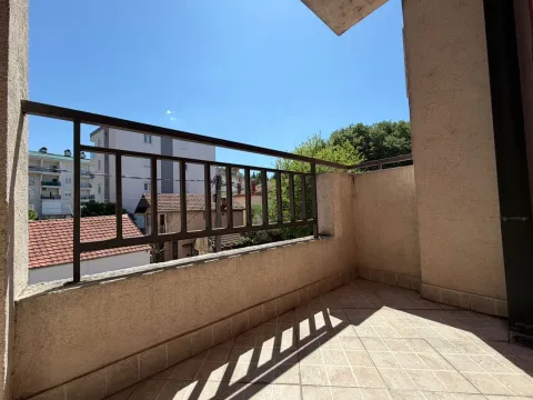 Rent, three bedroom apartment, 107m², Vezirov Most, Podgorica - image 3