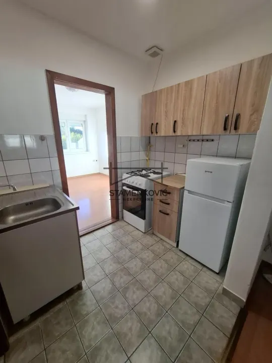Izdavanje, dvosoban stan, 42m², Petrovaradin, Novi Sad
