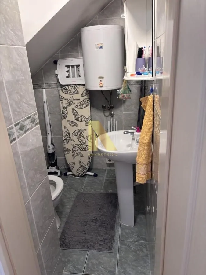 Prodaja, trosoban stan, 48m², Adamovićevo Naselje, Novi Sad Sve Podlokacije