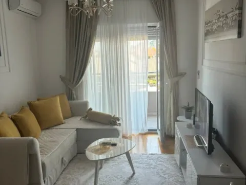 Izdavanje, jednosoban stan, 41m², Centar, Budva - image 9