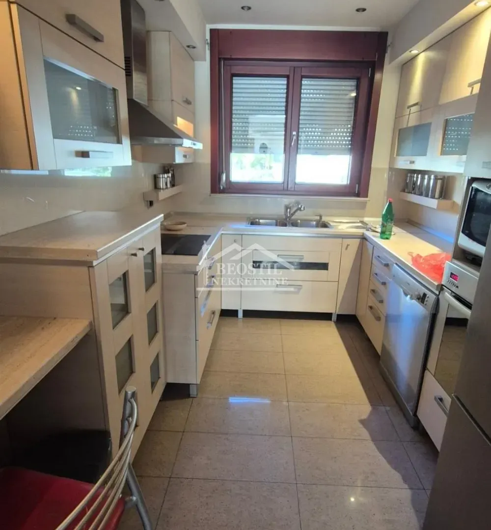 Rent, house, 319m², Julino Brdo, Beograd
