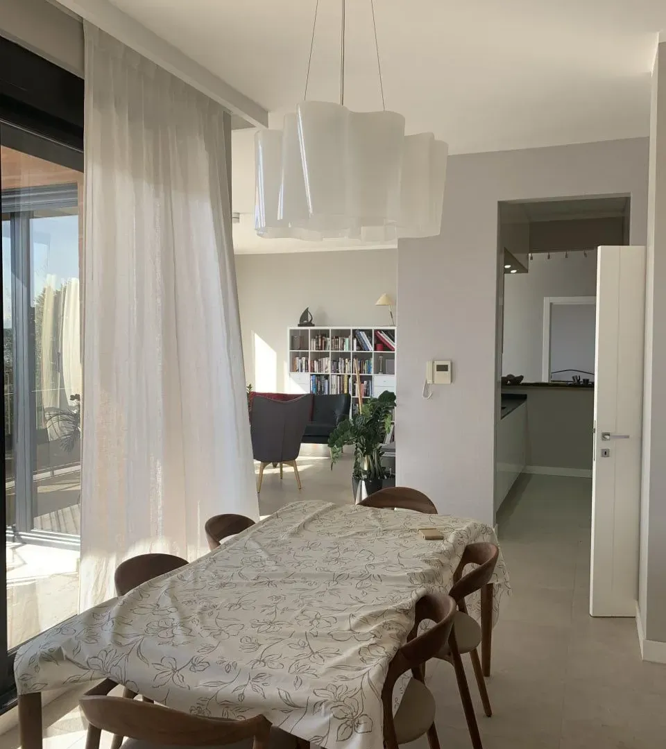 Izdavanje, trosoban stan, 129m², Tivat, Crna Gora