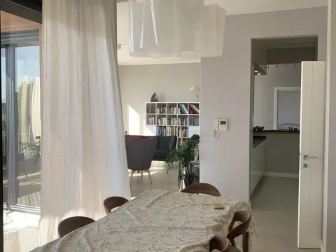 Izdavanje, trosoban stan, 129m², Tivat, Crna Gora - image 5