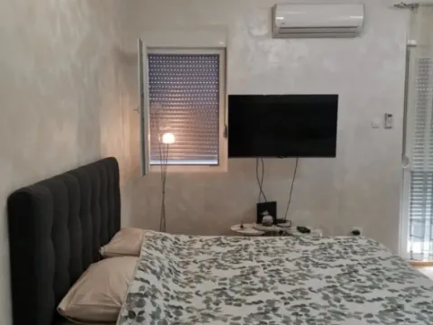 Izdavanje, garsonjera, 30m², Pobrežje, Podgorica - image 4