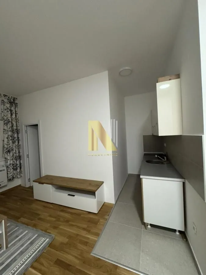 Izdavanje, jednosoban stan, 34m², Novi Sad, Srbija