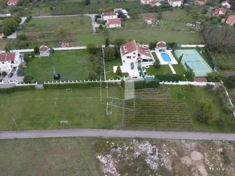 Rent, house, 680m², Tološi, Podgorica - image 17