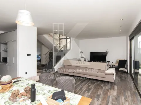 Prodaja, kuća, 250m², Tološi, Podgorica - image 10