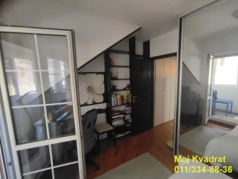 Sale, two bedroom apartment, 54m², Kalenić Pijaca, Vračar Sve Podlokacije - image 10