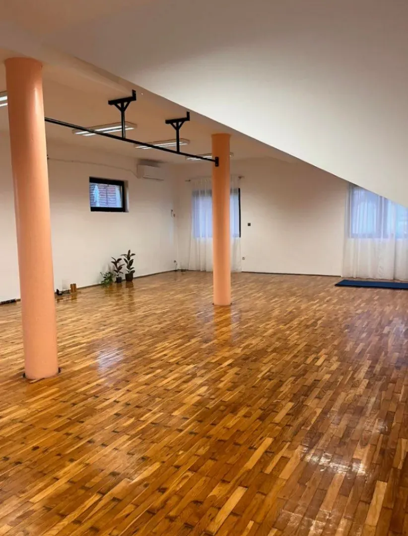 Izdavanje, poslovni prostor, 120m², Mlake, Sombor