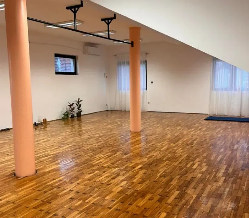 Izdavanje, poslovni prostor, 120m², Mlake, Sombor