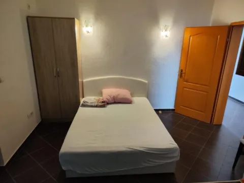 Izdavanje, trosoban stan, 120m², Polje, Bar - image 8