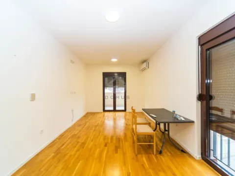 Izdavanje, jednosoban stan, 45m², Zabjelo, Podgorica