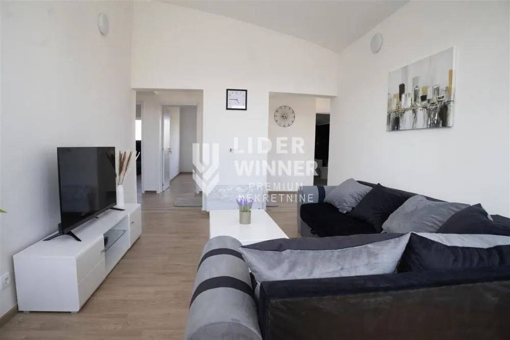Rent, four bedroom apartment, 125m², Čukarica, Beograd