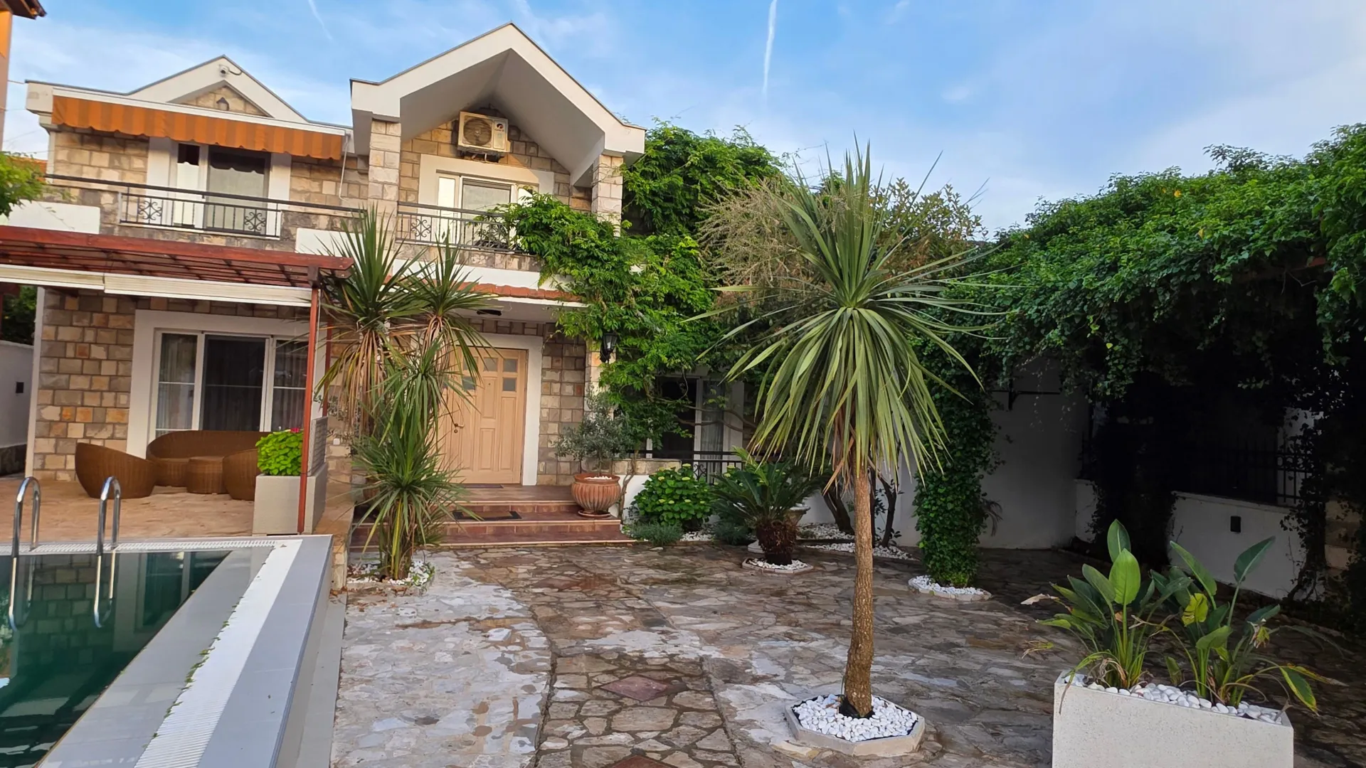 Prodaja, kuća, 234m², Dumidran, Tivat