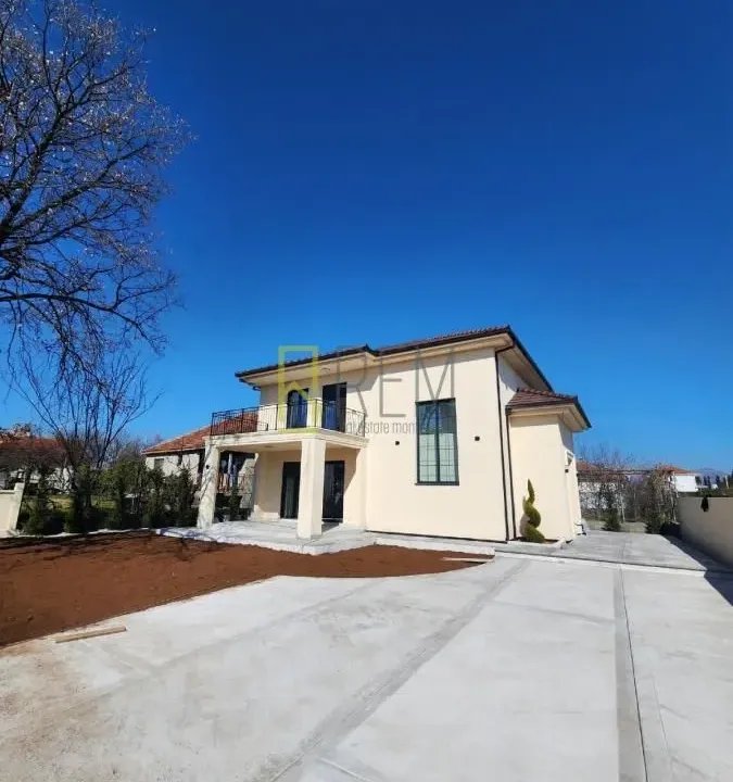 Izdavanje, kuća, 220m², Gornja Gorica, Podgorica