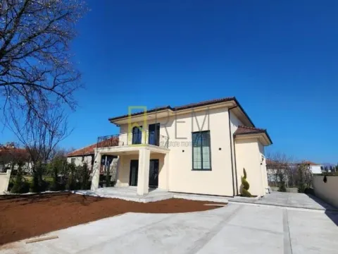 Izdavanje, kuća, 220m², Gornja Gorica, Podgorica