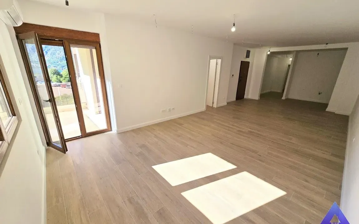 Prodaja, dvosoban stan, 59m², Dobrota, Kotor