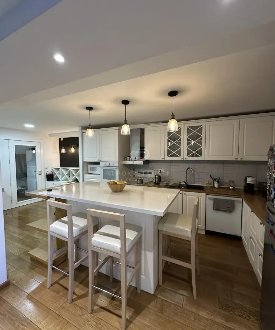 Sale, house, 300m², Lekino Brdo, Voždovac Sve Podlokacije