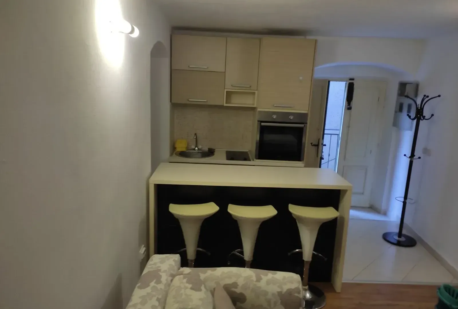 Izdavanje, stan, 32m², Kotor, Crna Gora